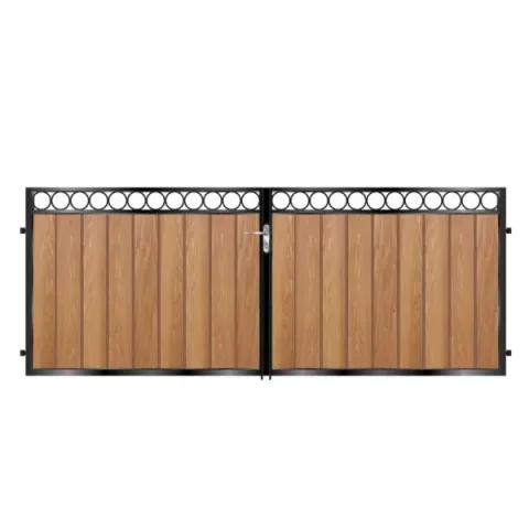 Wooden Gate 32